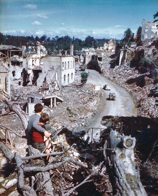 Les ruines de St Lo, Memorial de Caen