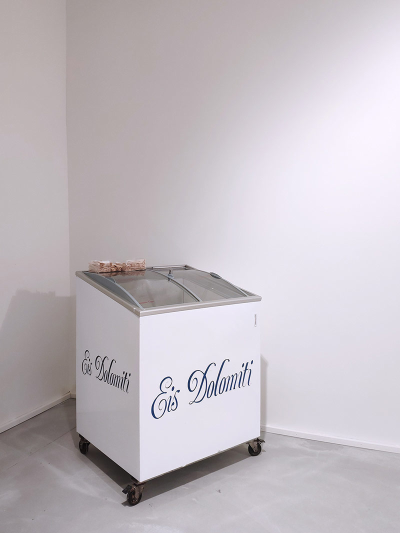 Marc Buchy, Eis Dolomiti, 2019, vue de l’exposition Inaspettatamente, Cloud Seven (Bruxelles)